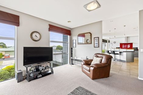 Photo of property in 12 Millennium Hill, Paraparaumu, 5032