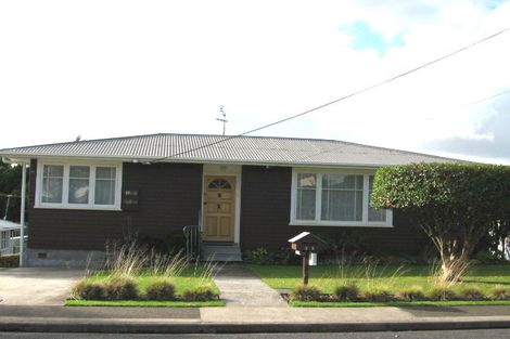 Photo of property in 27 Amberley Avenue, Te Atatu South, Auckland, 0610