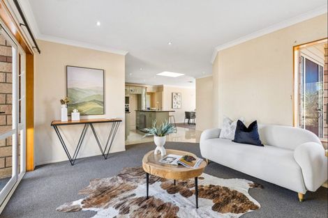 Photo of property in 14 Monash Place, Flat Bush, Auckland, 2016