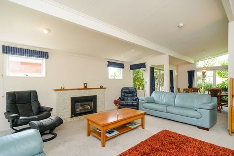 Photo of property in 6 Dunk Place, Milson, Palmerston North, 4414
