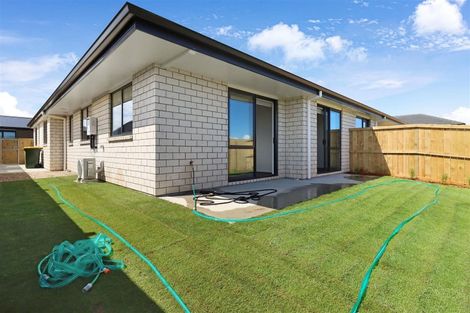 Photo of property in 43 Waruhia Crescent, Rototuna North, 3281