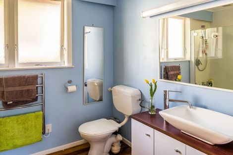 Photo of property in 2/26 Tawa Street, Eastbourne, Lower Hutt, 5013