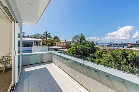 Photo of property in 1 Paterson Mews, Browns Bay, Auckland, 0630