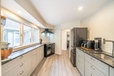 Photo of property in 49 Blue Mountains Road, Pinehaven, Upper Hutt, 5019