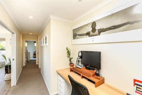 Photo of property in 3 Greenridge Lane, Merrilands, New Plymouth, 4312
