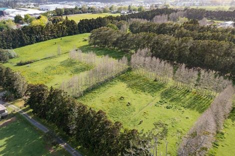 Photo of property in 870 Waitakere Road, Kumeu, 0891