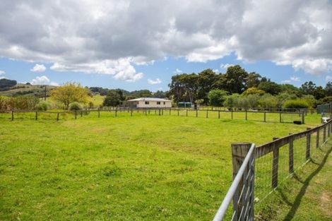 Photo of property in 32 Franklin Road, Paparoa, 0571
