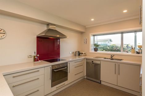 Photo of property in 39 Crofton Road, Harewood, Christchurch, 8051