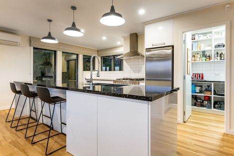 Photo of property in 39b Kakariki Grove, Waikanae, 5036