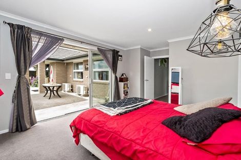 Photo of property in 21 Shillingford Boulevard, Rolleston, 7615