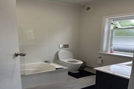 Photo of property in 98/98a Weraroa Road, Levin, 5510