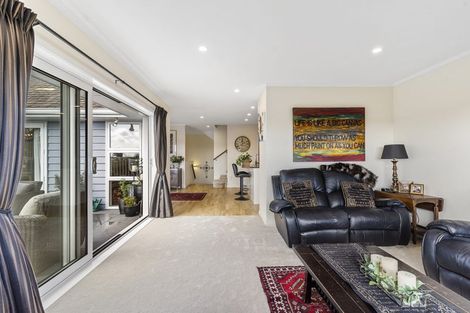 Photo of property in 21 Brooke Ridge Rise, East Tamaki Heights, Auckland, 2016