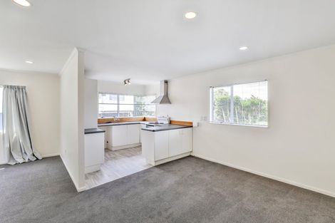 Photo of property in 2/28 Witheford Drive, Bayview, Auckland, 0629