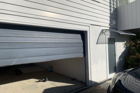 Photo of property in 21 Quigley Street, Newlands, Wellington, 6037