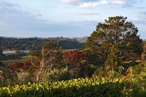 Photo of property in 81 Vaughans Road, Okura, Albany, 0792