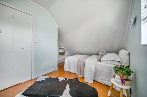 Photo of property in 2/11 Cairngorm Place, Highland Park, Auckland, 2010