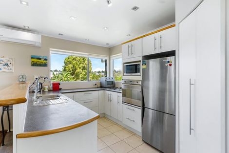 Photo of property in 3a Leiden Place, Totara Vale, Auckland, 0629