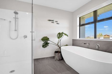 Photo of property in 28 Te Haunui Lane, Pegasus, 7612