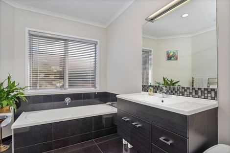 Photo of property in 40 Leeward Drive, Whitianga, 3510