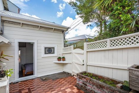 Photo of property in 29c North Terrace, Kelburn, Wellington, 6012