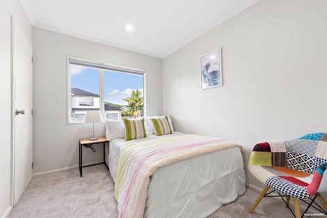 Photo of property in 22 Seresin Crescent, Flat Bush, Auckland, 2016
