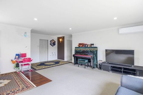 Photo of property in 24a Miriam Corban Heights, Henderson, Auckland, 0612