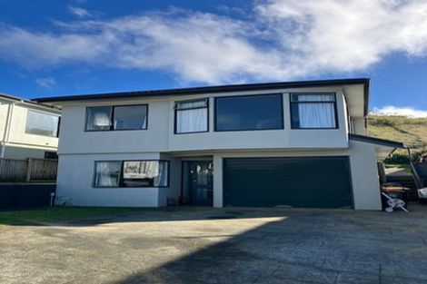 Photo of property in 2 Meadowcroft Grove, Johnsonville, Wellington, 6037