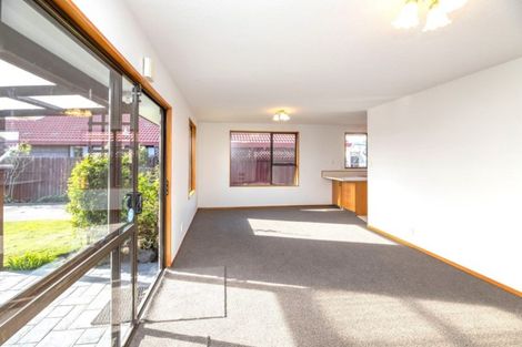 Photo of property in 2/83 Middlepark Road, Sockburn, Christchurch, 8042