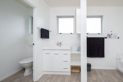 Photo of property in 24 High Street South, Eltham, 4322