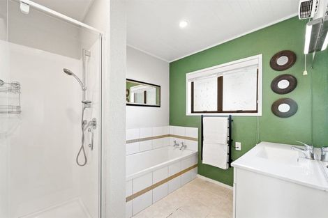 Photo of property in 82 Oaktree Avenue, Browns Bay, Auckland, 0630