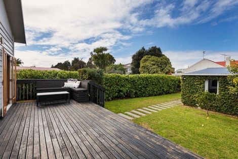 Photo of property in 39 Renfrew Avenue, Sandringham, Auckland, 1041