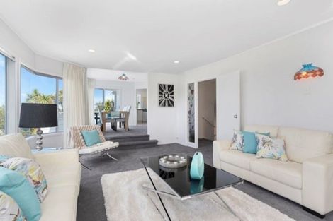 Photo of property in 2/70 Churchill Road, Murrays Bay, Auckland, 0630