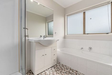 Photo of property in 16 Sumich Place, West Harbour, Auckland, 0618