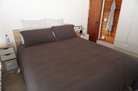 Photo of property in 5a Pohutukawa Avenue, Shelly Park, Auckland, 2014