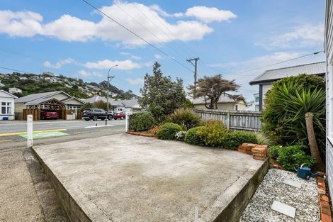 Photo of property in 107 Onepu Road, Lyall Bay, Wellington, 6022