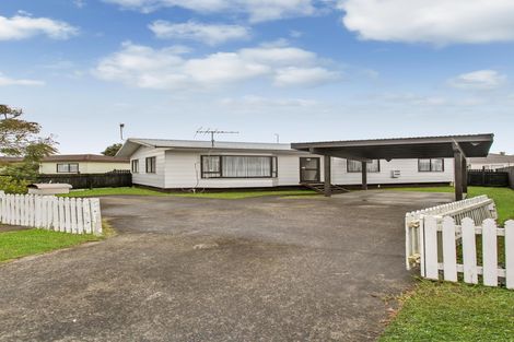 Photo of property in 96 Maplesden Drive, Clendon Park, Auckland, 2103