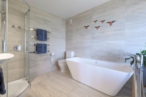 Photo of property in 81 Harbour View Road, Omokoroa, 3114