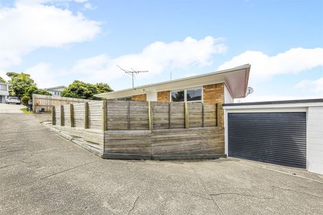 Photo of property in 1/9 Brunton Place, Glenfield, Auckland, 0629