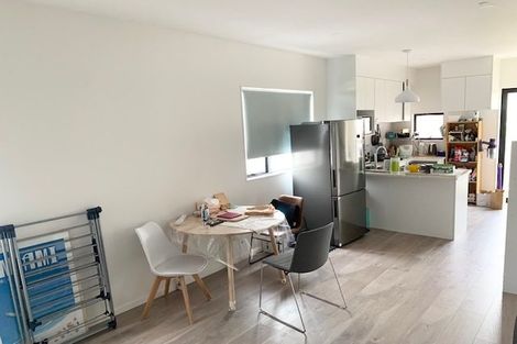 Photo of property in 32 Morihana Close, Glen Eden, 0602