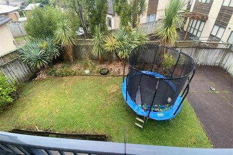 Photo of property in 9 Vinograd Drive, Te Atatu Peninsula, Auckland, 0610