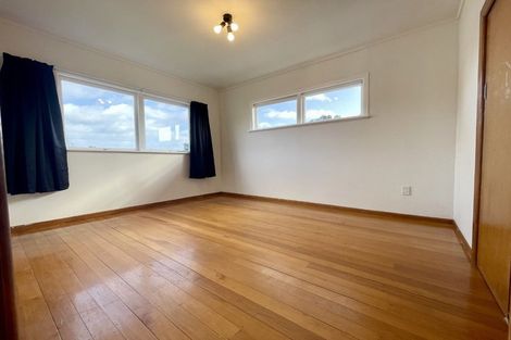 Photo of property in 33 Paramu Avenue, Birkdale, Auckland, 0626