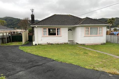 Photo of property in 15 Bledisloe Crescent, Wainuiomata, Lower Hutt, 5014