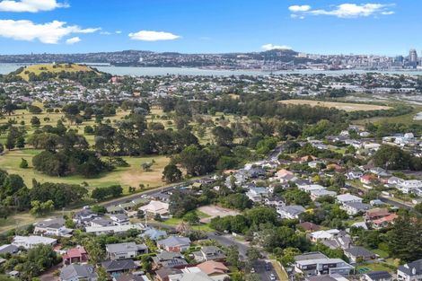 Photo of property in 16-18 Handley Avenue, Narrow Neck, Auckland, 0624