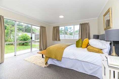 Photo of property in 27 Lavery Place, Sunnynook, Auckland, 0632