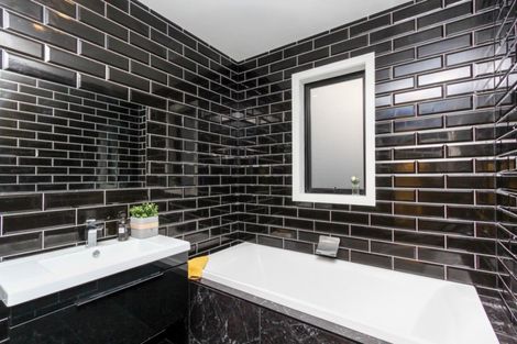 Photo of property in 13 Fernbrook Drive, Hurworth, New Plymouth, 4310