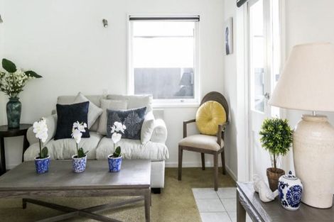 Photo of property in 11 Shortland Place, Havelock North, 4130