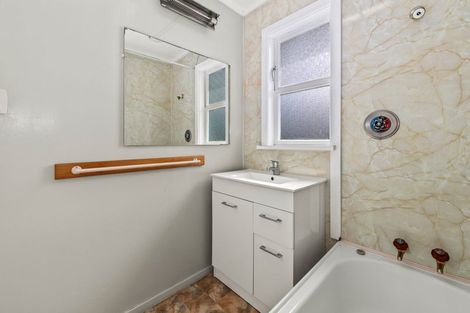 Photo of property in 11 Hereford Street, Levin, 5510