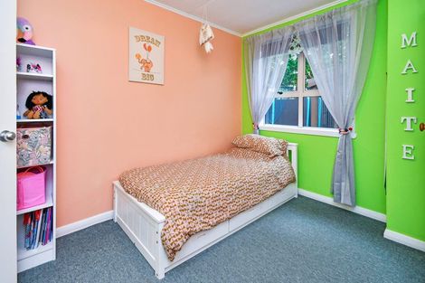 Photo of property in 8b Waimana Road, Conifer Grove, Takanini, 2112