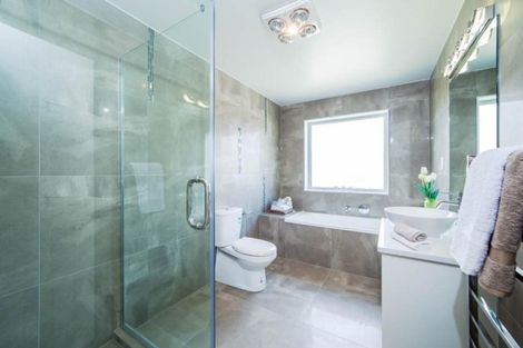 Photo of property in 22 Syd Grant Crescent, Orewa, 0931