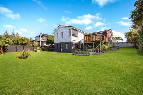 Photo of property in 16 Halldene Terrace, Red Beach, 0932